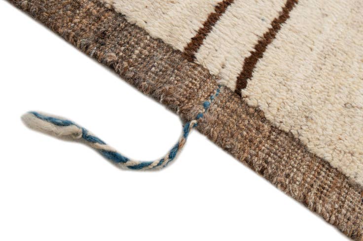 Detail image of 6' 9 x 9' 9 Hand Knotted Darya Wool Rug