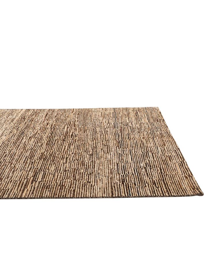 Detail image of 6' 5 x 9'  Hand Knotted Darya Wool Rug