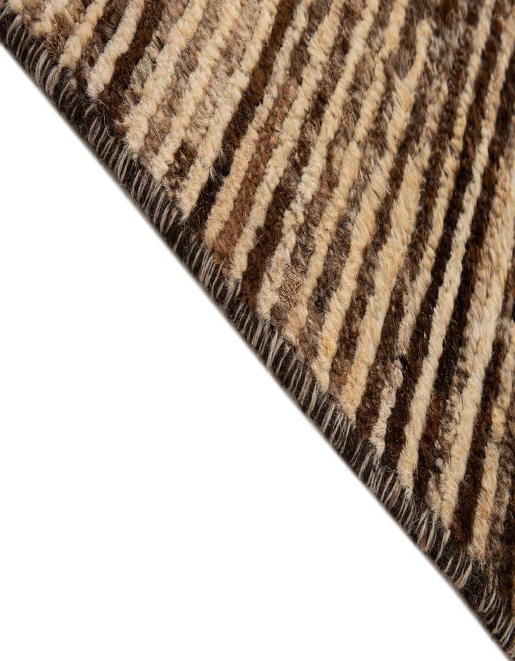 Detail image of 6' 5 x 9'  Hand Knotted Darya Wool Rug