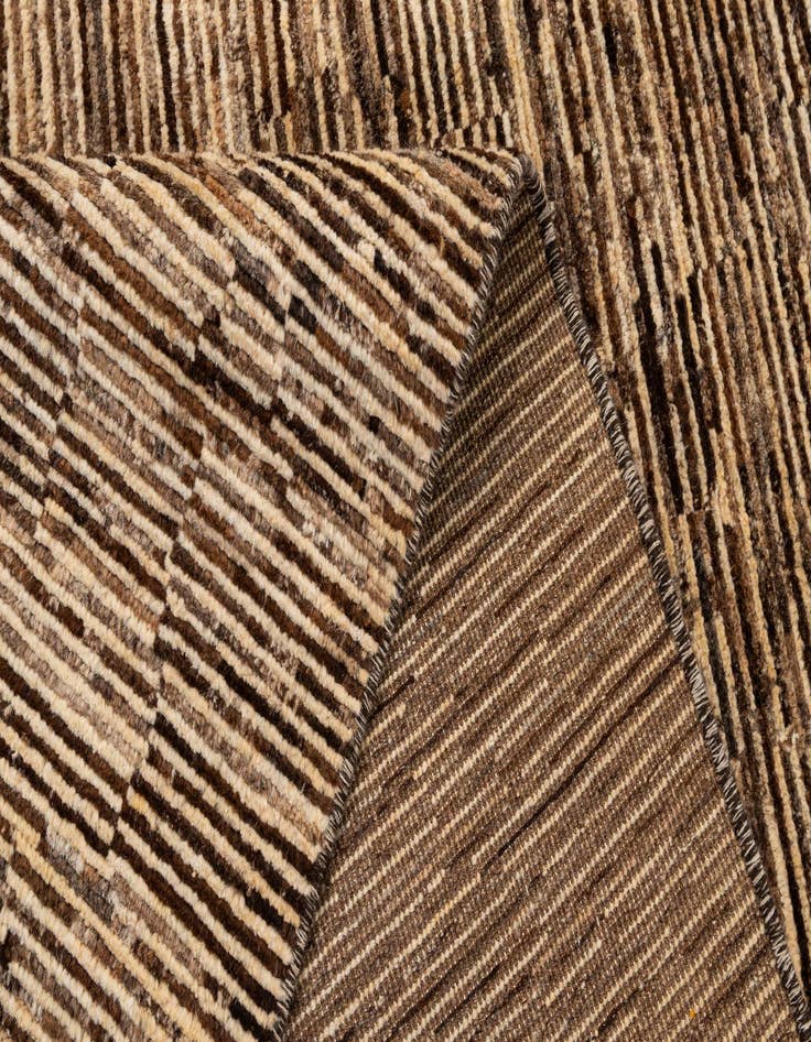 Detail image of 6' 5 x 9'  Hand Knotted Darya Wool Rug