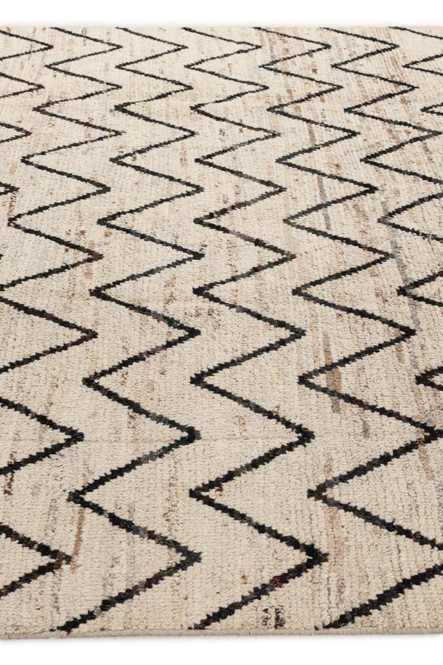 Detail image of 6' 8 x 9' 11 Hand Knotted Darya Wool Rug