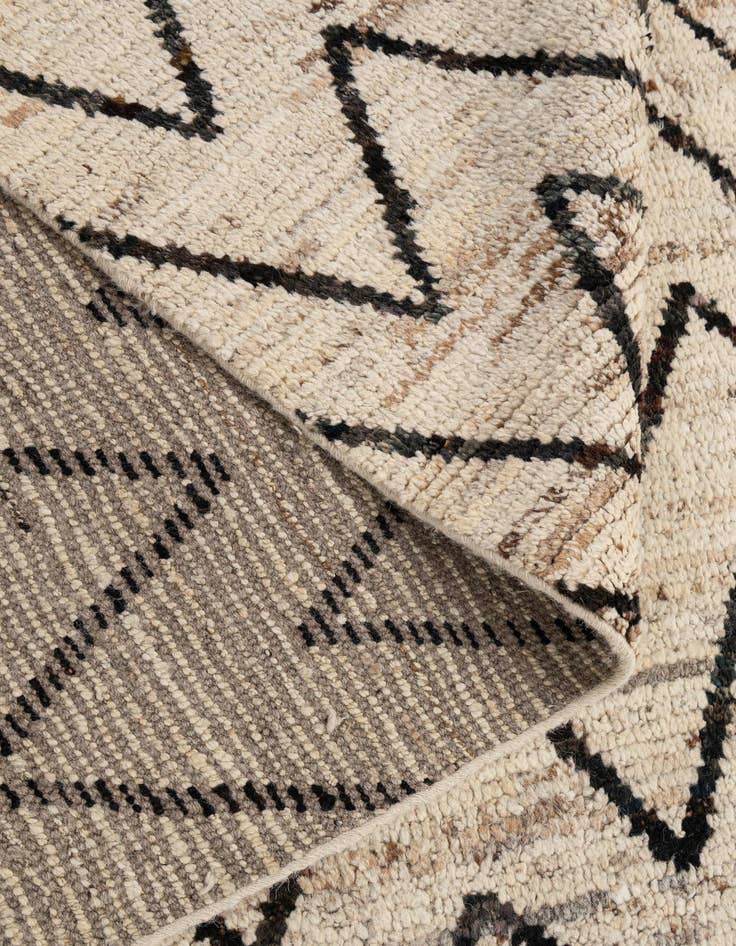 Detail image of 6' 8 x 9' 11  Hand Knotted Darya Wool Rug