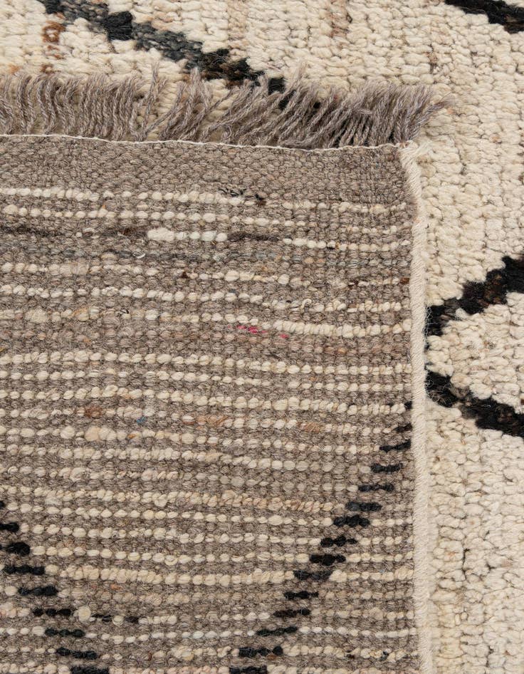 Detail image of 6' 8 x 9' 11  Hand Knotted Darya Wool Rug