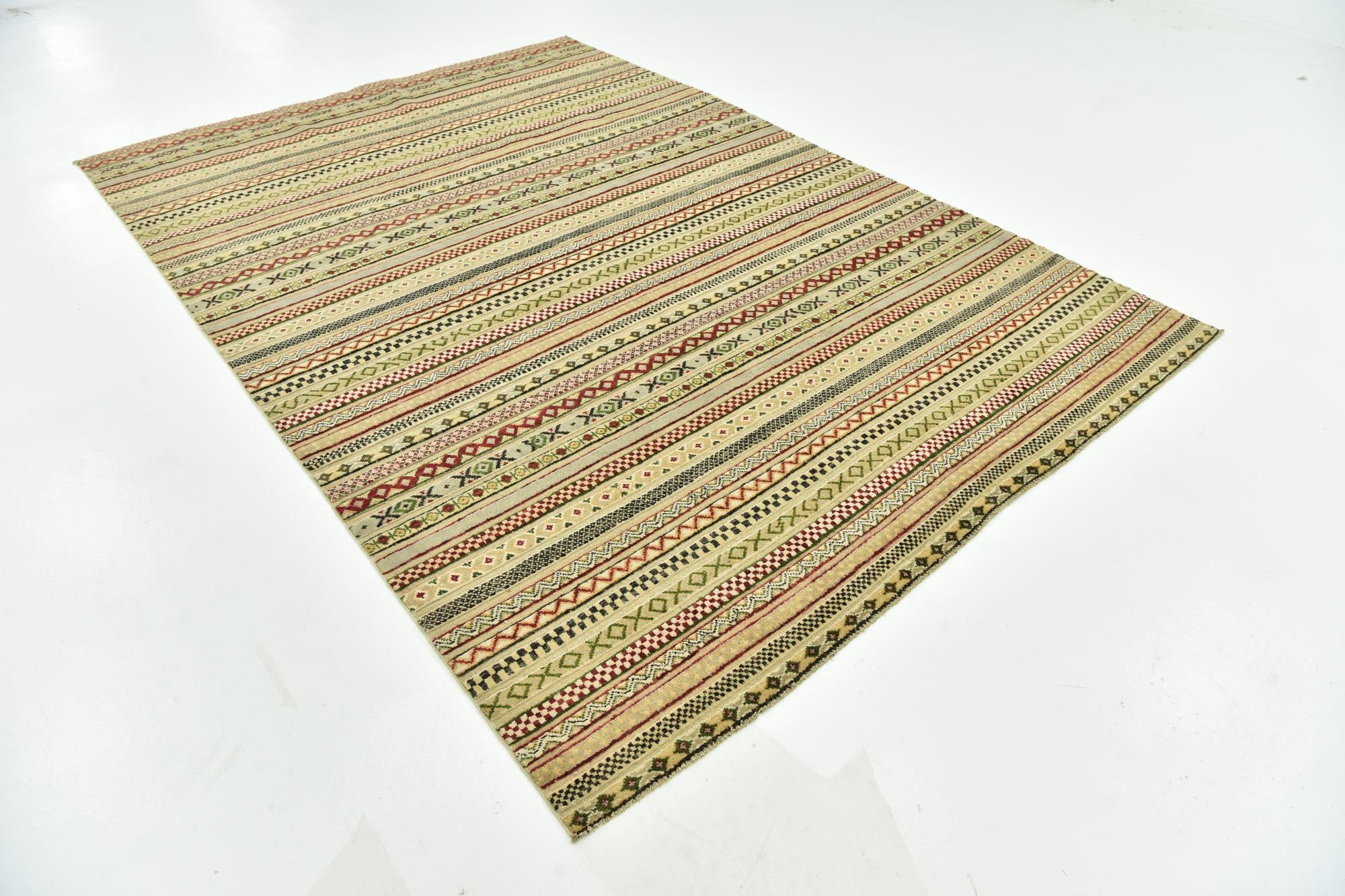 6' 10 x 9' 10 Hand Knotted Darya Rug