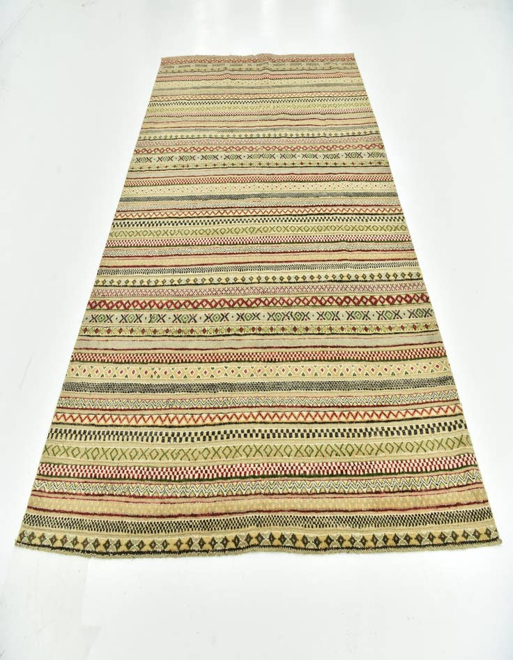 Detail image of 6' 10 x 9' 10  Hand Knotted Darya Rug