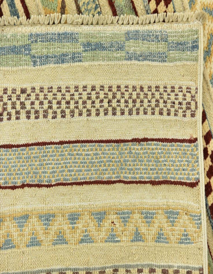 Detail image of 6' 6 x 9' 10  Hand Knotted Darya Rug