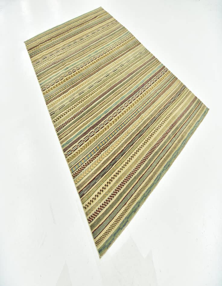 Detail image of 6' 6 x 9' 10  Hand Knotted Darya Rug