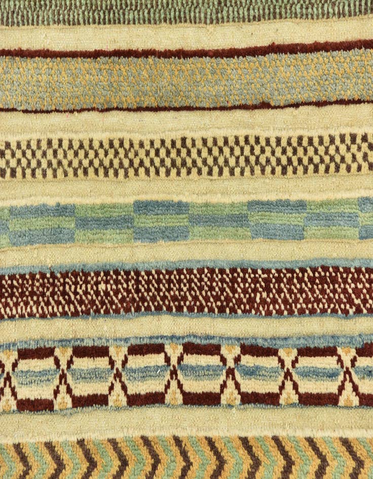 Detail image of 6' 6 x 9' 10  Hand Knotted Darya Rug