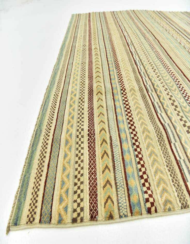 Detail image of 6' 6 x 9' 10  Hand Knotted Darya Rug