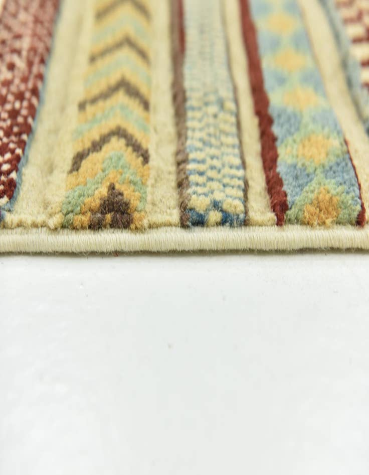 Detail image of 6' 6 x 9' 10  Hand Knotted Darya Rug