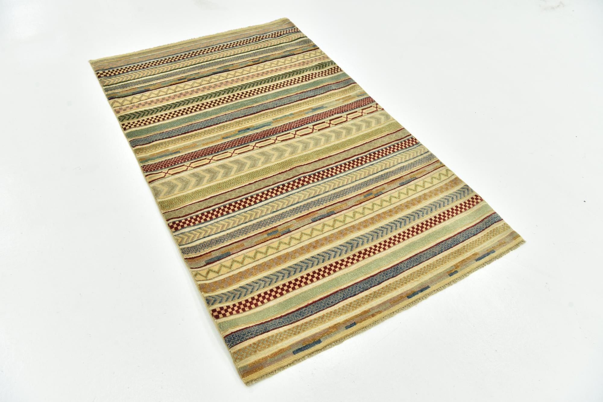 3' 6 x 5' 8 Hand Knotted Darya Rug