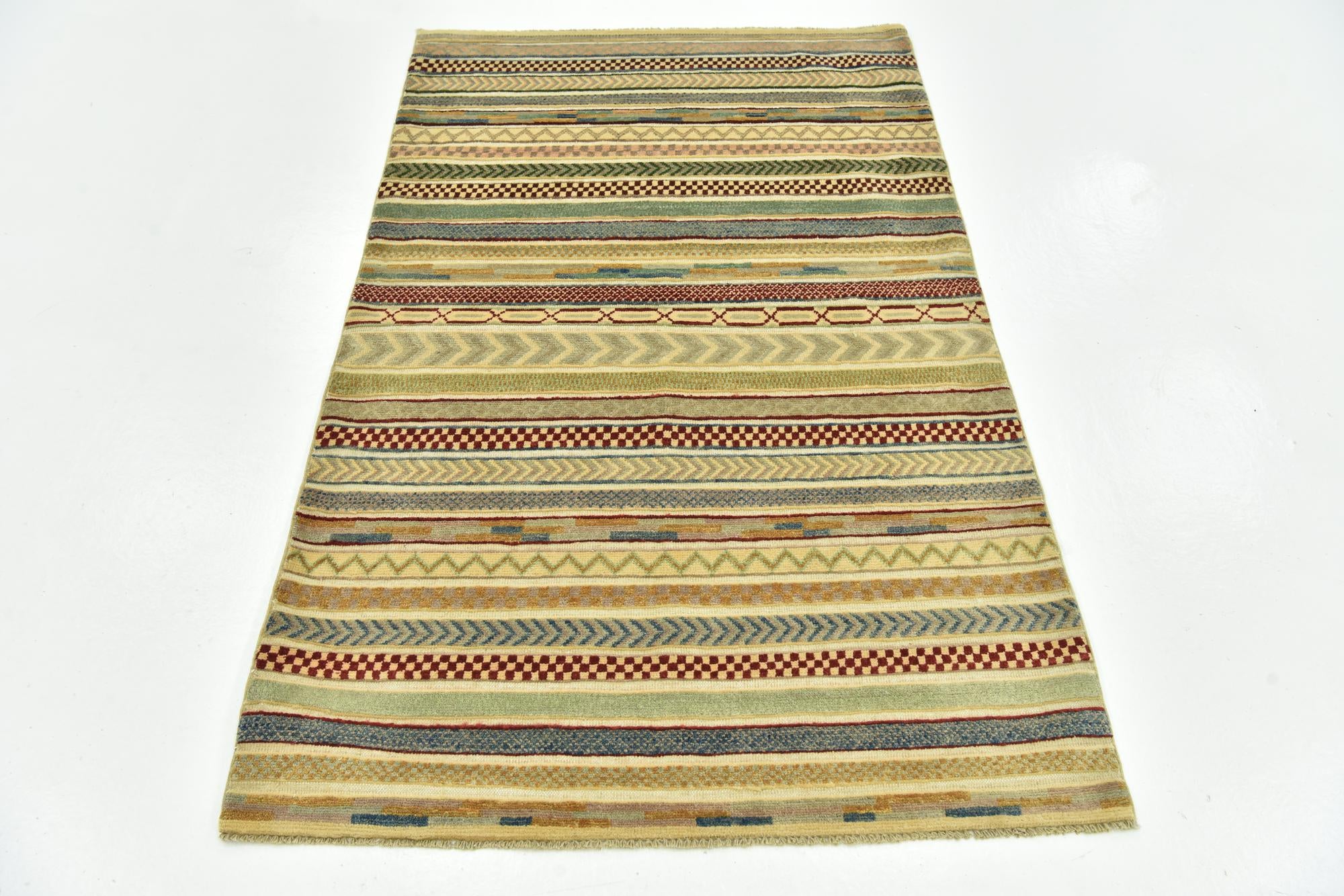 3' 6 x 5' 8 Hand Knotted Darya Rug