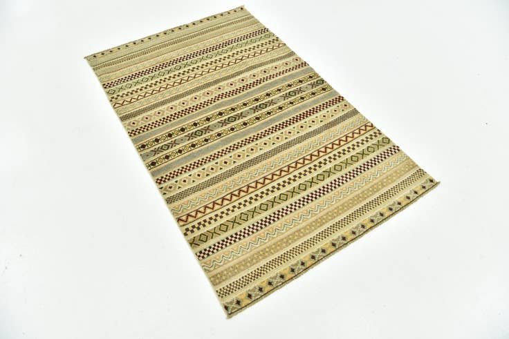 Detail image of 3' 3 x 5' Hand Knotted Darya Rug