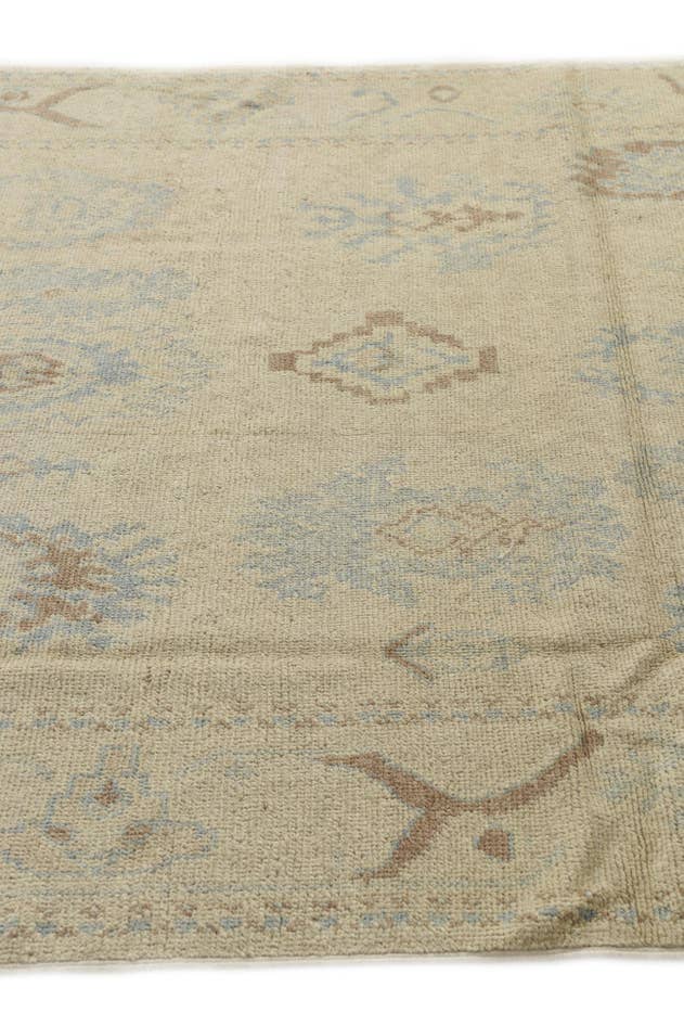 Detail image of 4' 8 x 6' 9 Hand Knotted Darya Wool Rug
