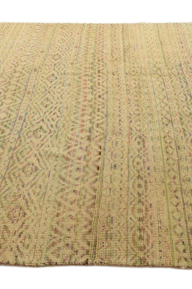 Detail image of 7' 9 x 9' Hand Knotted Darya Wool Rug