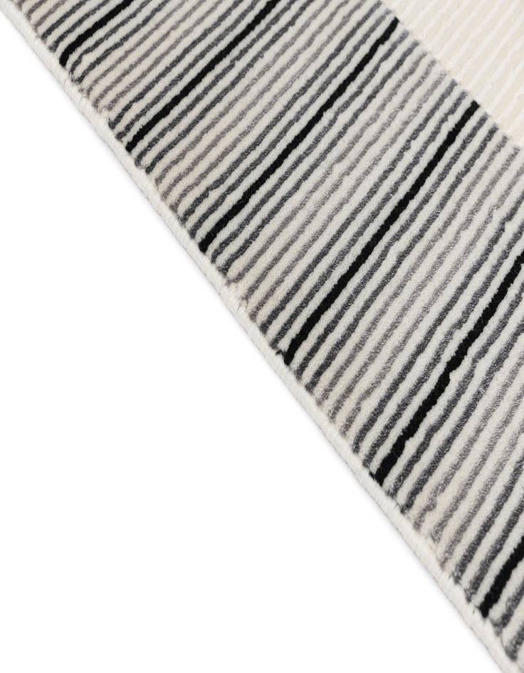 Detail image of 7' 10 x 9' 9  Hand Knotted Darya Wool Rug