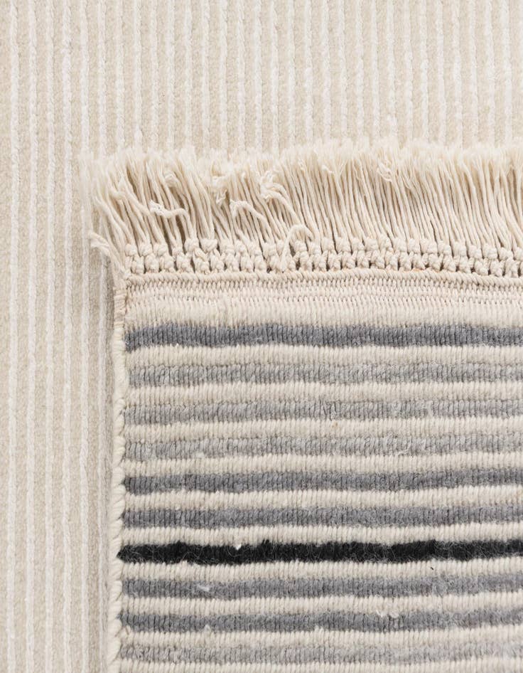 Detail image of 7' 10 x 9' 9  Hand Knotted Darya Wool Rug