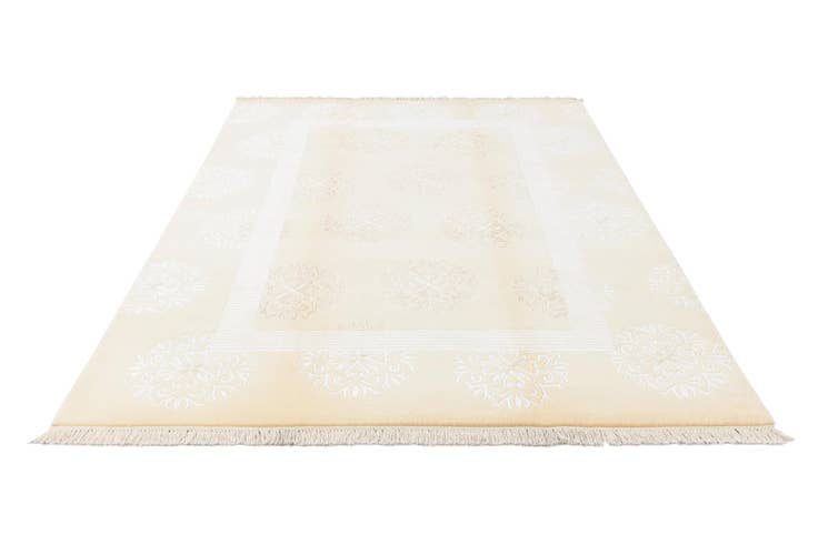Detail image of 5' 7 x 8' Darya Rug