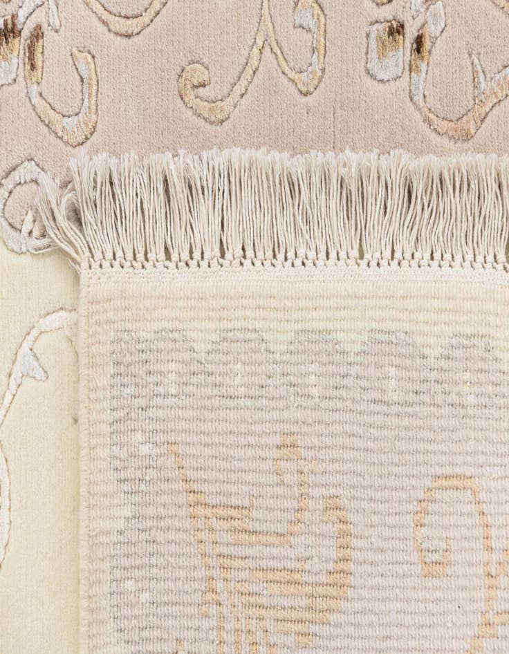 Detail image of 2' 11 x 4' 11  Hand Knotted Darya Wool Rug