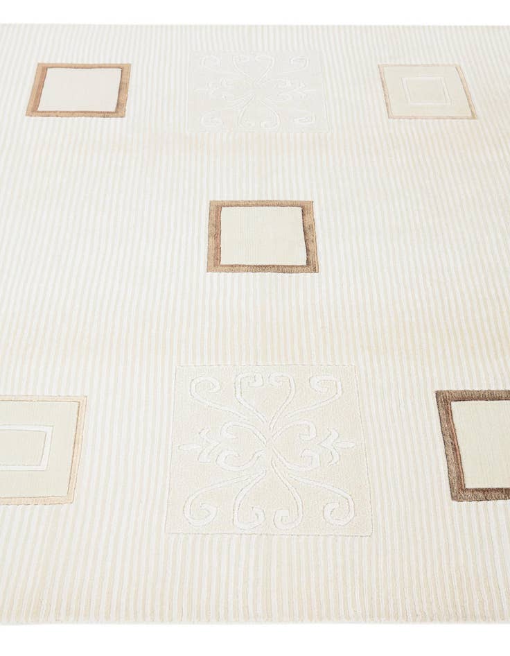 Detail image of 5' 7 x 7' 10 Darya Rug