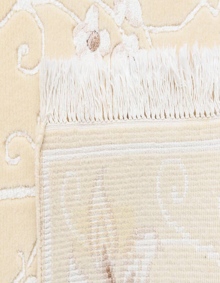 Detail image of 2' 7 x 4' 8  Hand Knotted Darya Wool Rug