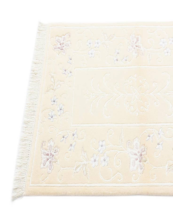 Detail image of 2' 7 x 4' 6 Hand Knotted Darya Wool Rug