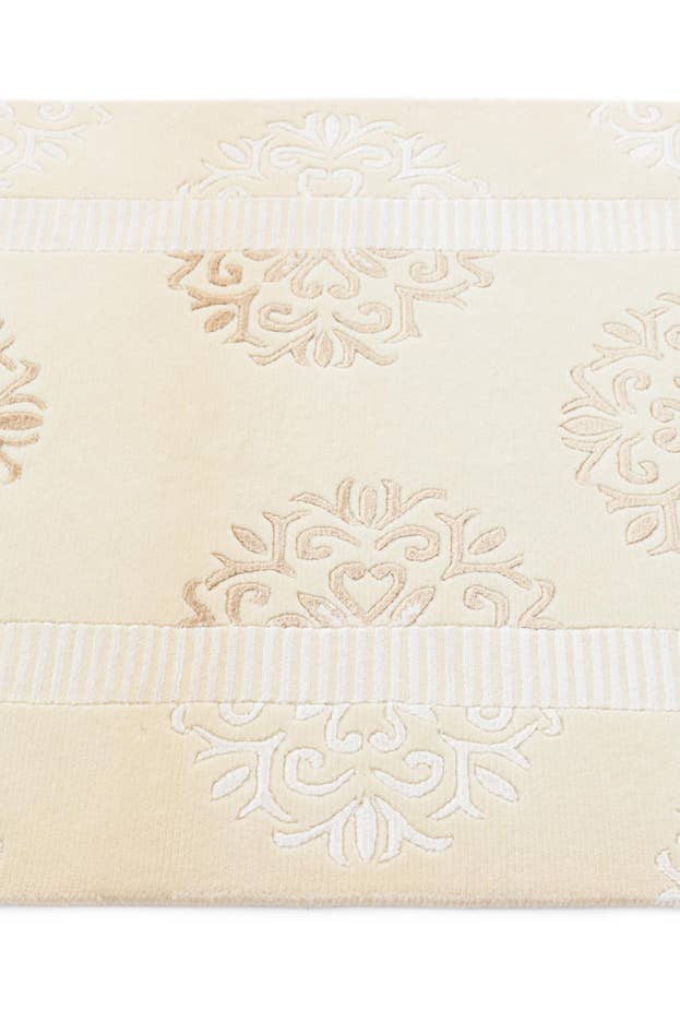 Detail image of 2' 7 x 4' 7 Hand Knotted Darya Wool Rug