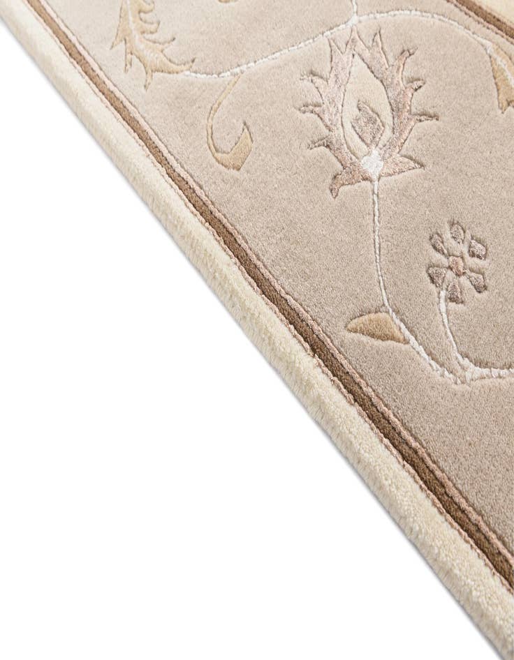 Detail image of 5' 10 x 8' Darya Rug