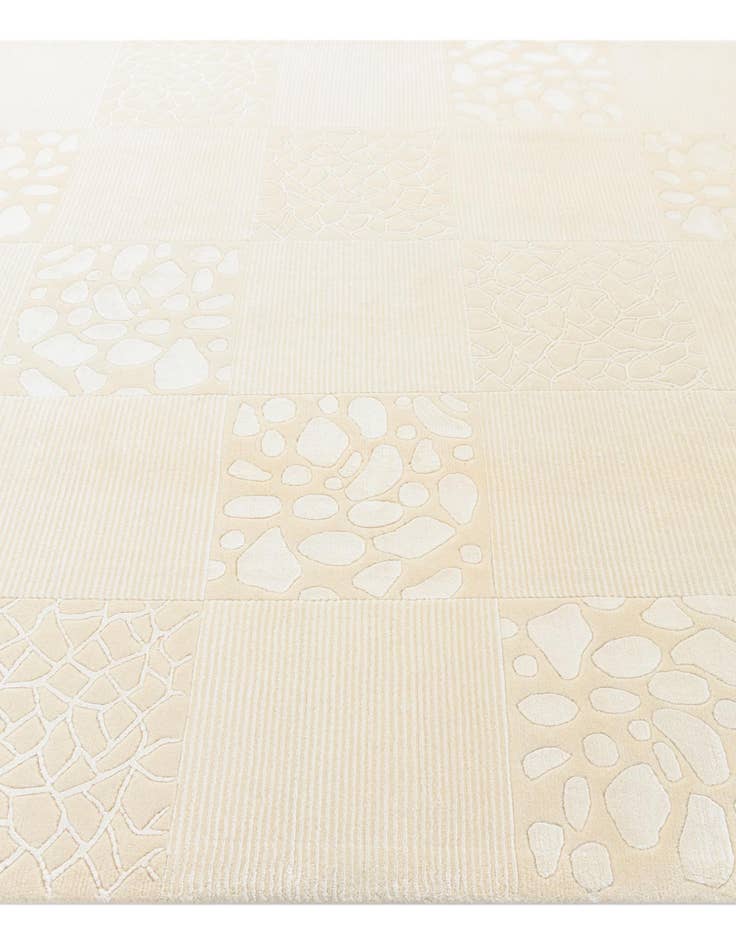 Detail image of 6' 8 x 9' 2  Hand Knotted Darya Rug