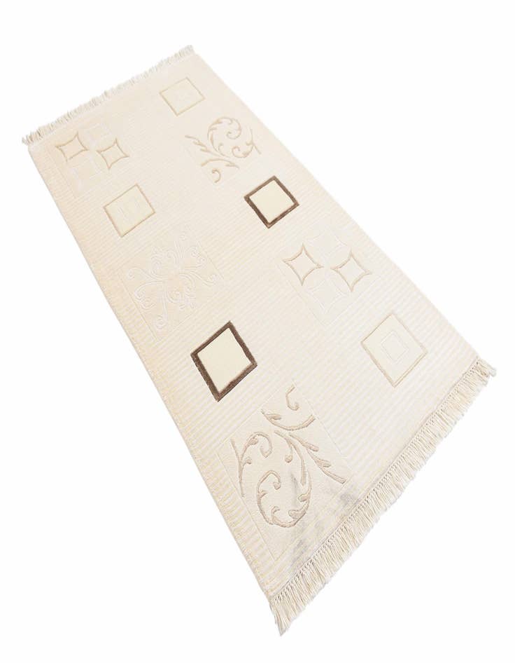 Detail image of 2' 8 x 4' 11  Hand Knotted Darya Rug