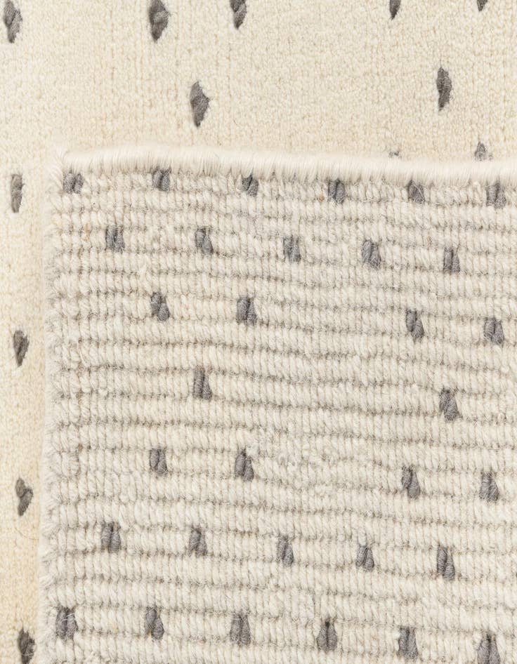 Detail image of 5' 7 x 7' 11 Darya Rug