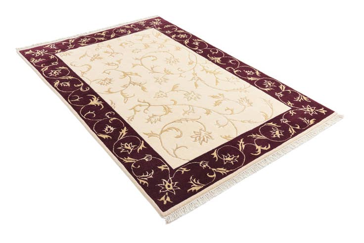Detail image of 4' 7 x 6' 8 Darya Rug