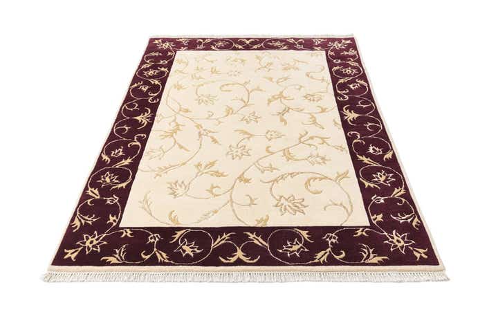 4' 7 x 6' 8 Darya Rug