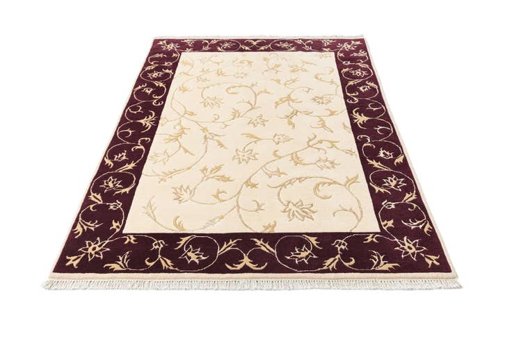 Detail image of 4' 7 x 6' 8 Darya Rug