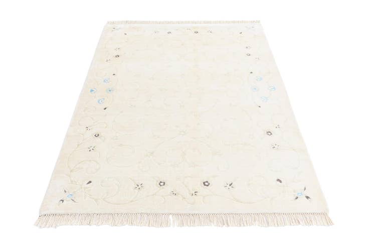 Detail image of 3' 11 x 5' 10 Darya Rug