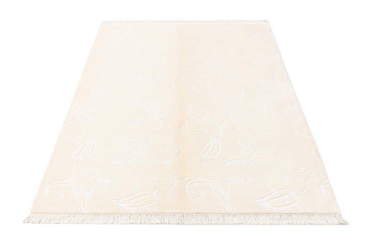 Detail image of 4' 1 x 6' Darya Rug