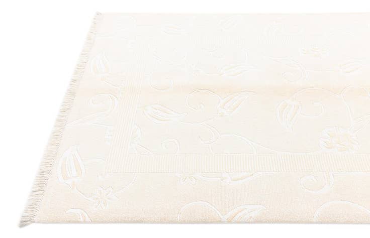 Detail image of 4' 1 x 6' Darya Rug