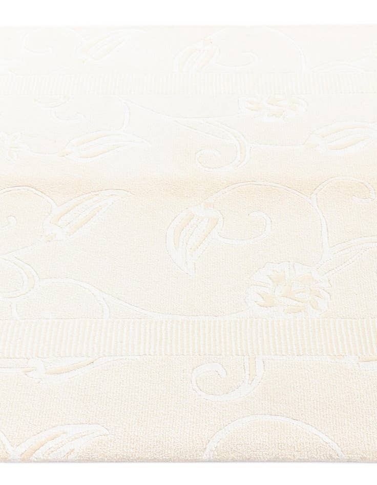 Detail image of 4' 1 x 6' Darya Rug