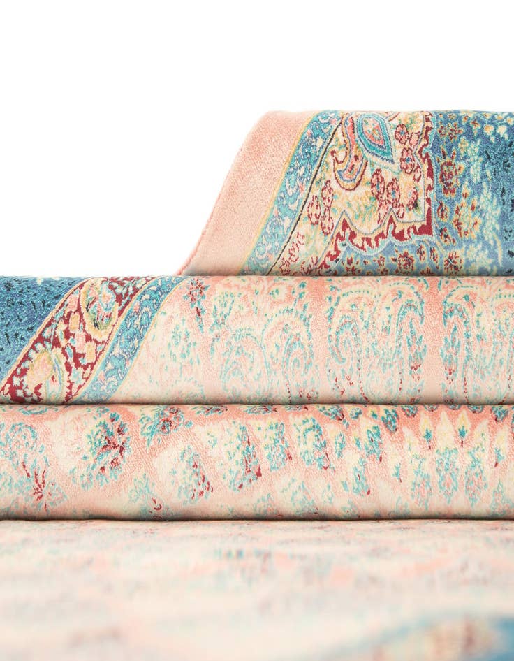 Detail image of 4' 4 x 6' 5 Ghom Design Rug