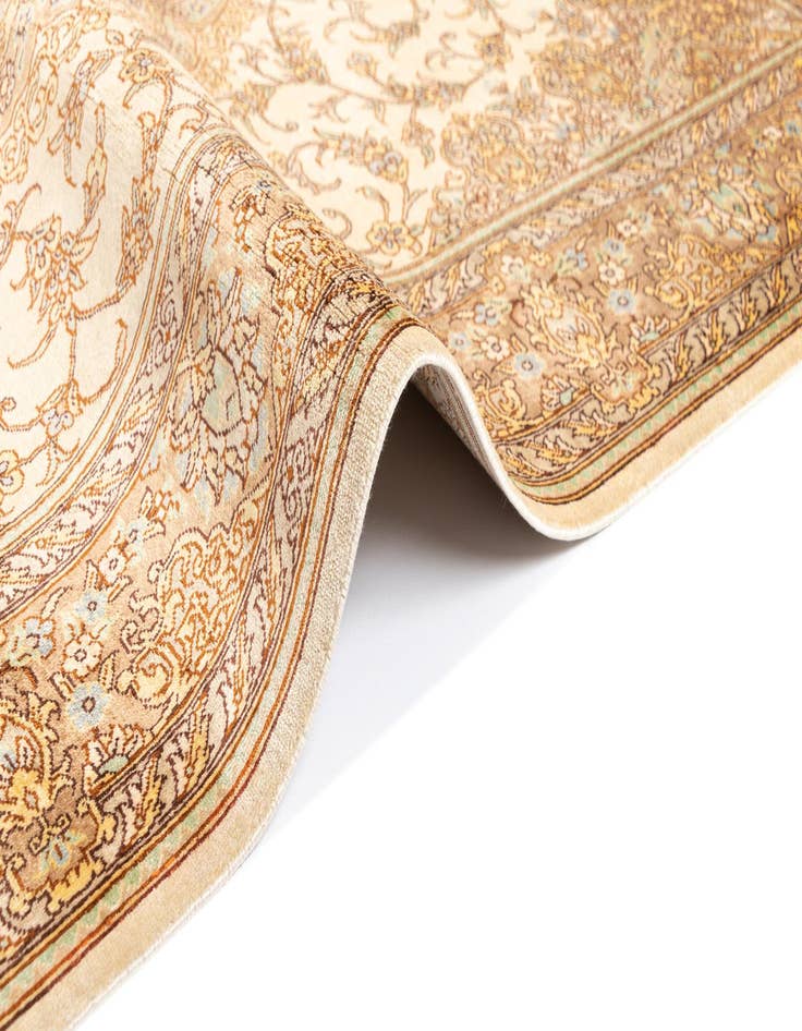 Detail image of 3' 5 x 4' 10 Ghom Silk Rug