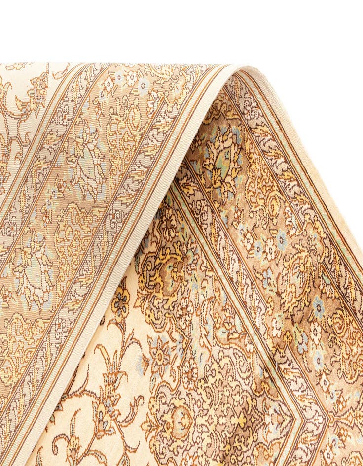 Detail image of 3' 5 x 4' 10 Ghom Silk Rug