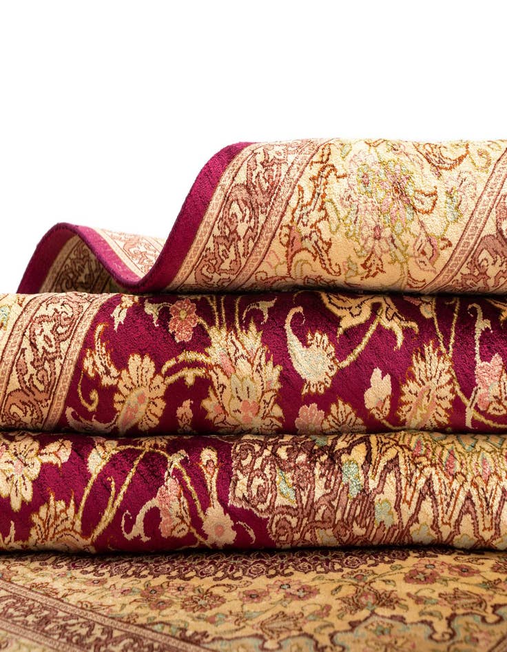 Detail image of 4' 3 x 6' 7 Ghom Silk Rug