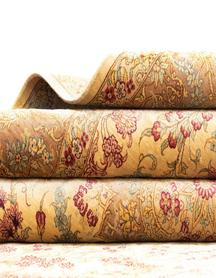 Detail image of 4' 4 x 6' 7 Ghom Silk Rug