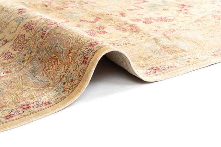 Detail image of 4' 4 x 6' 7 Ghom Silk Rug