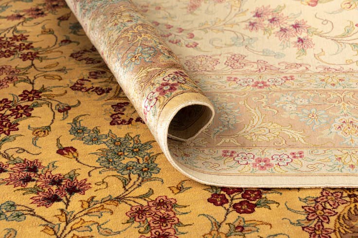 Detail image of 4' 4 x 6' 7 Ghom Silk Rug