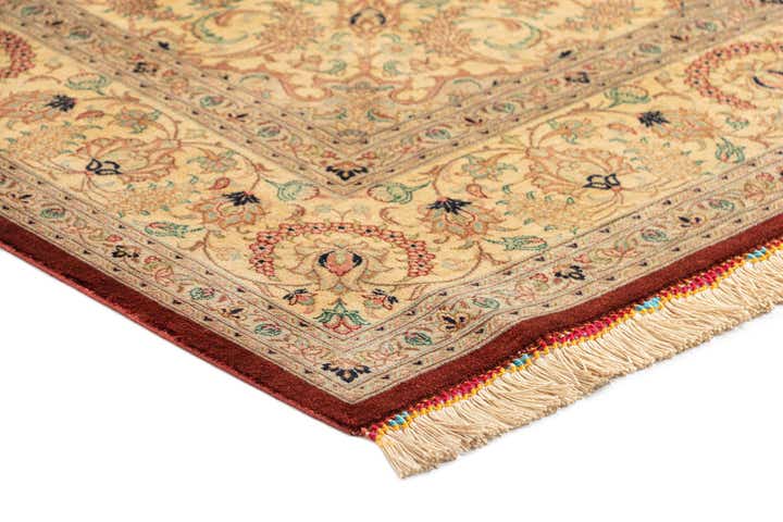 4' 6 x 6' 6 Ghom Silk Rug