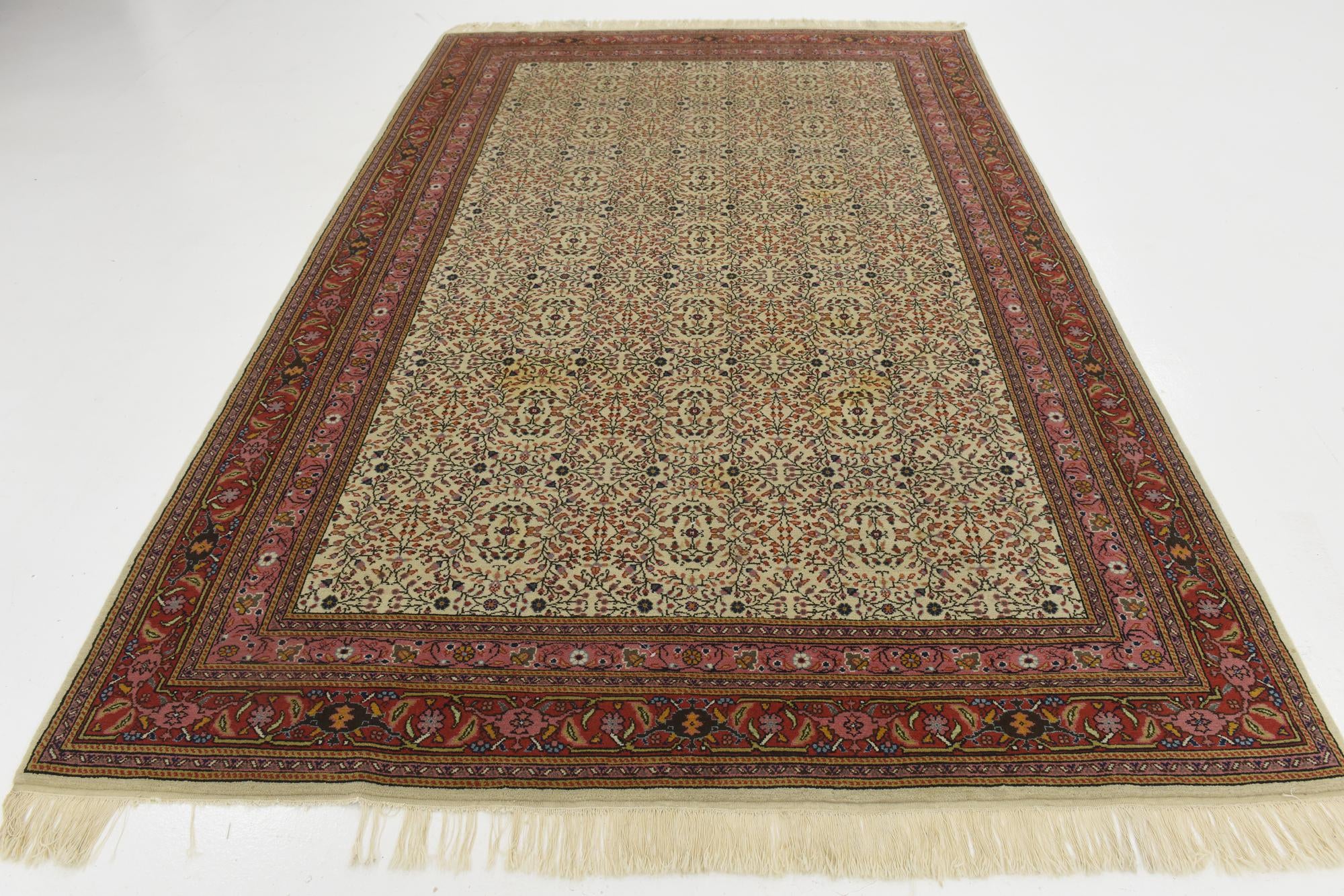 6' 8 x 10' Hand Knotted Hereke Wool Rug