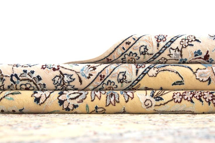 Detail image of 4' 11 x 7' 11 Hand Knotted Isfahan Rug