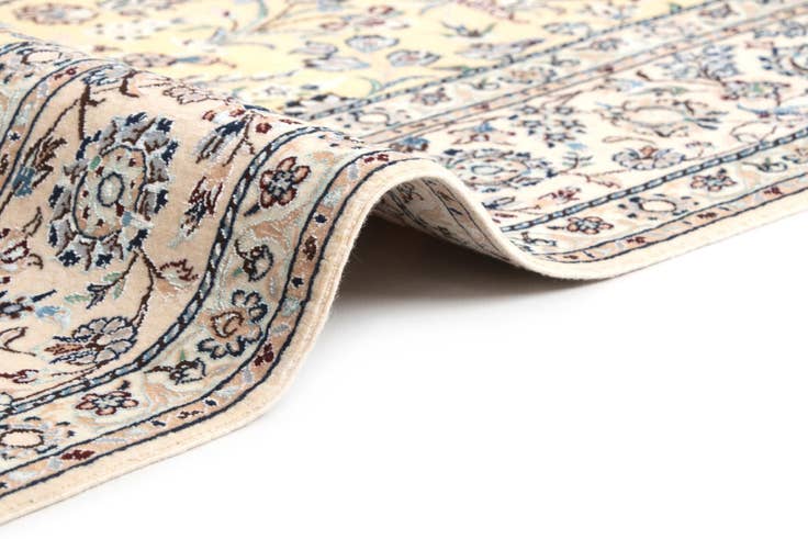 Detail image of 4' 11 x 7' 11 Hand Knotted Isfahan Rug
