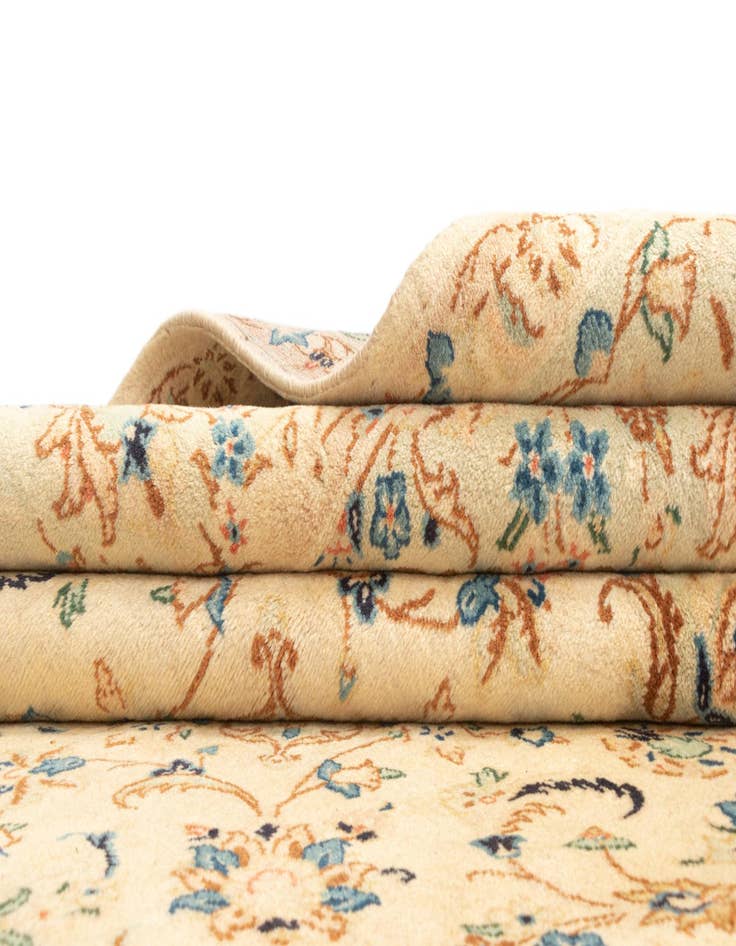 Detail image of 6' 4 x 9' 11 Kashan Rug